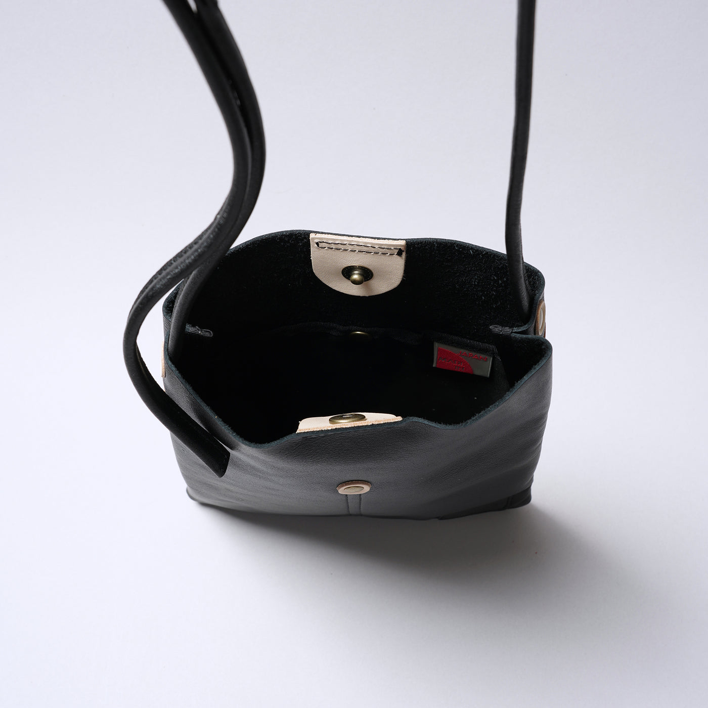 ＜Laisser Faire＞Pieza 薄型斜背包/紅色