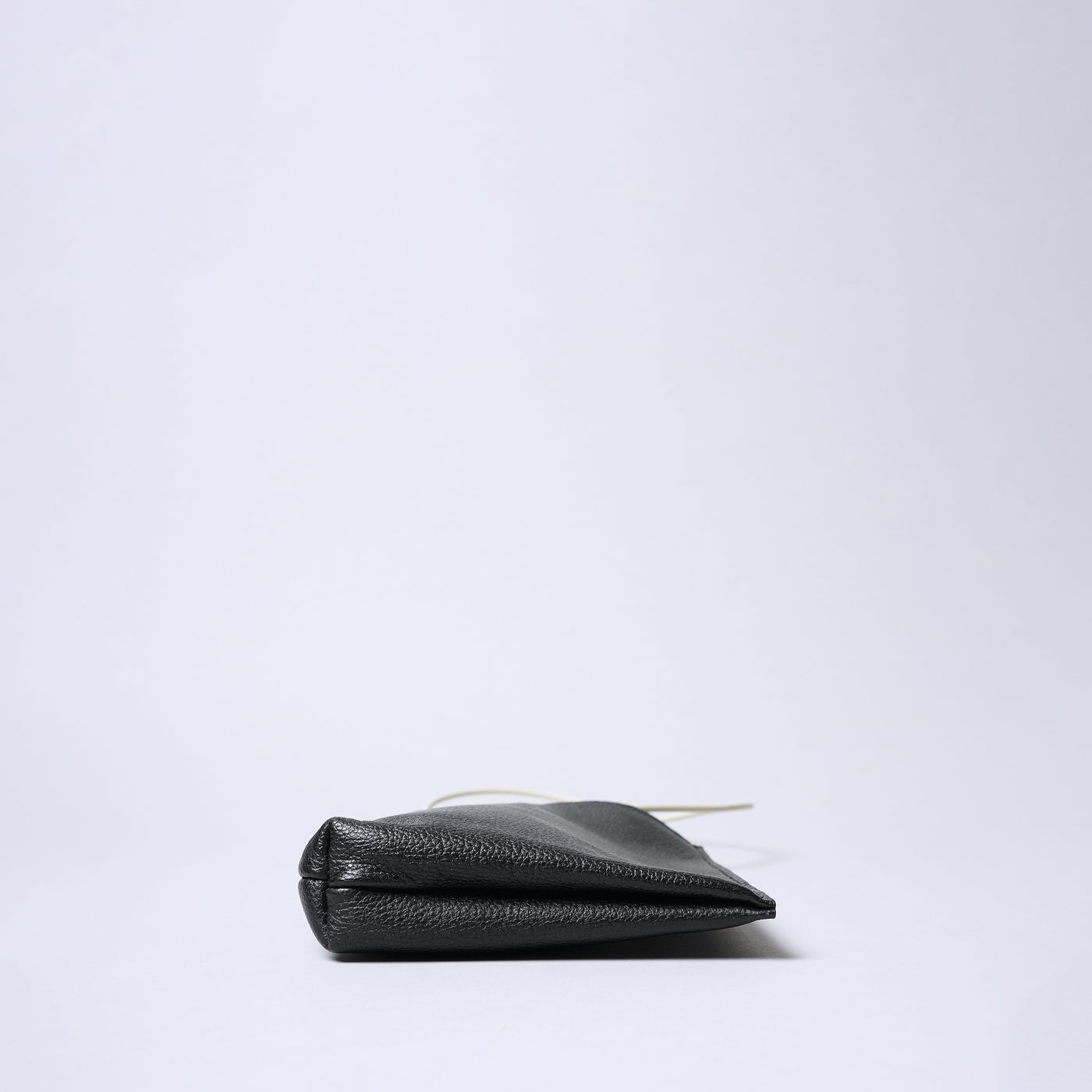 <SENTI FLATTER THE SENSES> Shrink Leather Mini Shoulder Bag / Ivory x Black