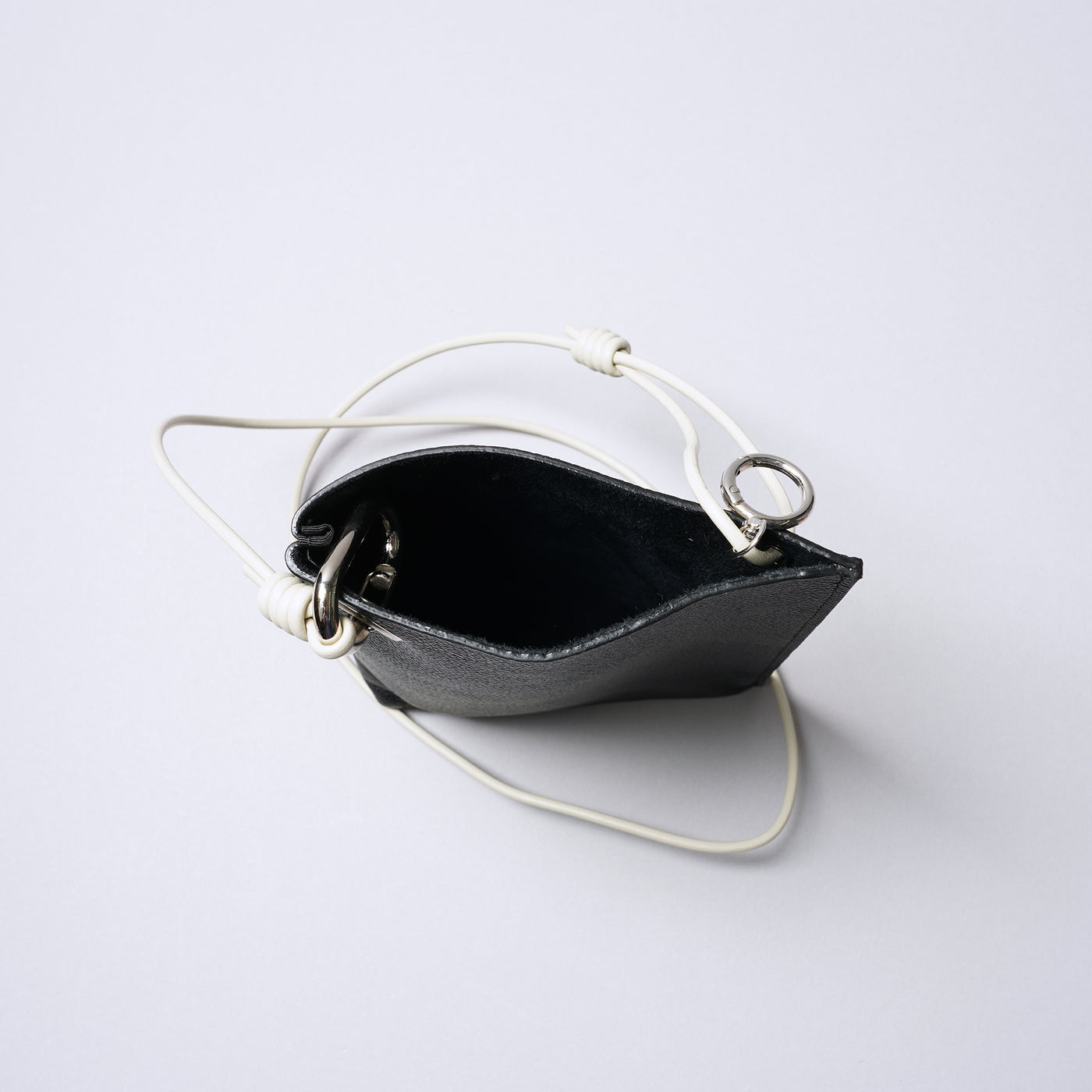 <SENTI FLATTER THE SENSES> Shrink Leather Mini Shoulder Bag / Black