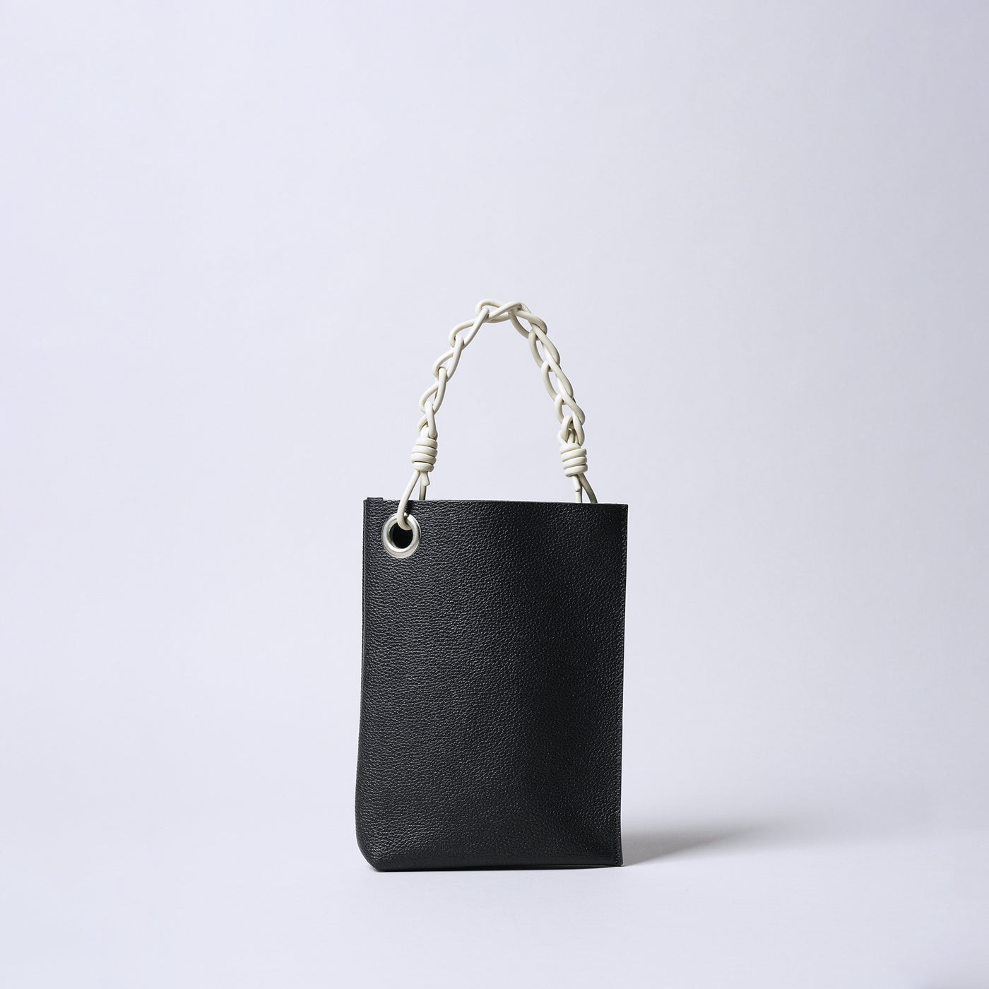 <SENTI FLATTER THE SENSES> Shrink Leather Chain Handle Mini Bag / Ivory x Black