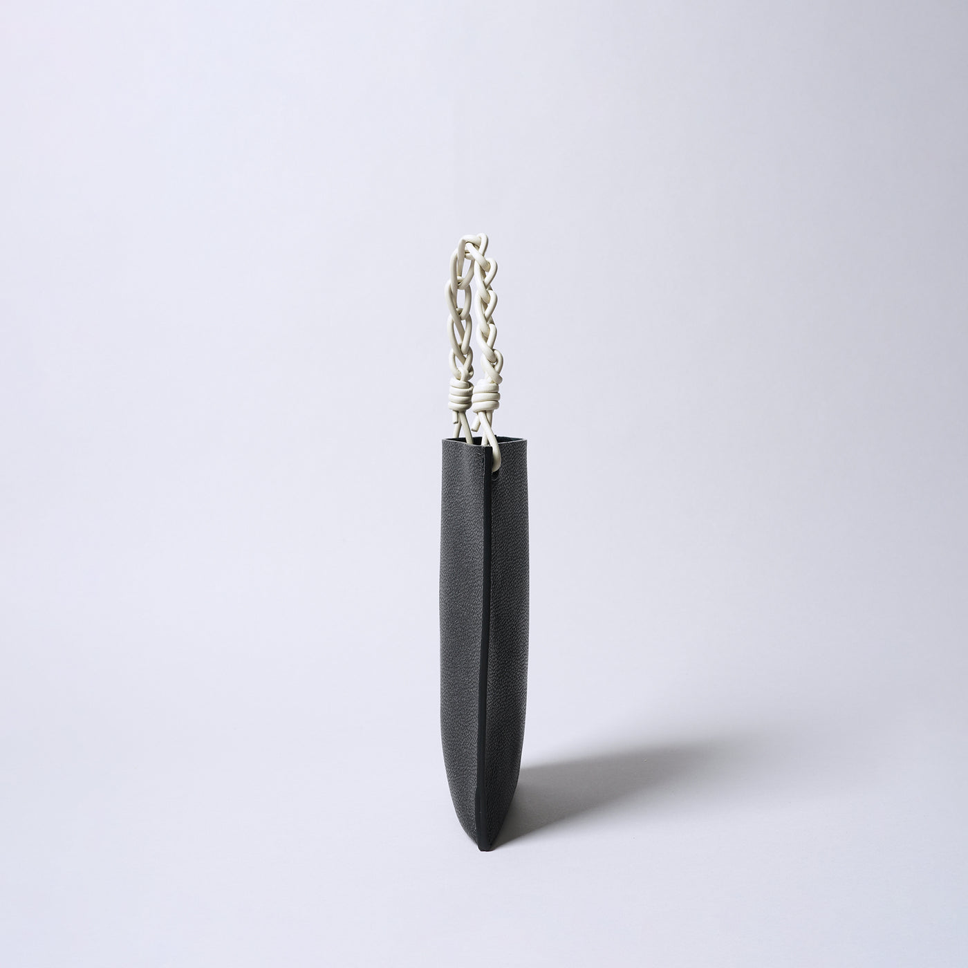 <SENTI FLATTER THE SENSES> Shrink Leather Chain Handle Mini Bag / Ivory x Black