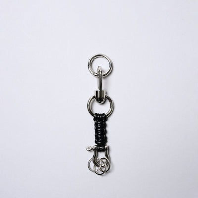 <SENTI FLATTER THE SENSES> Leather Blade Key Chain / Camel