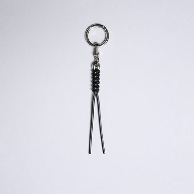 <SENTI FLATTER THE SENSES> Leather Blade Key Chain / Ivory
