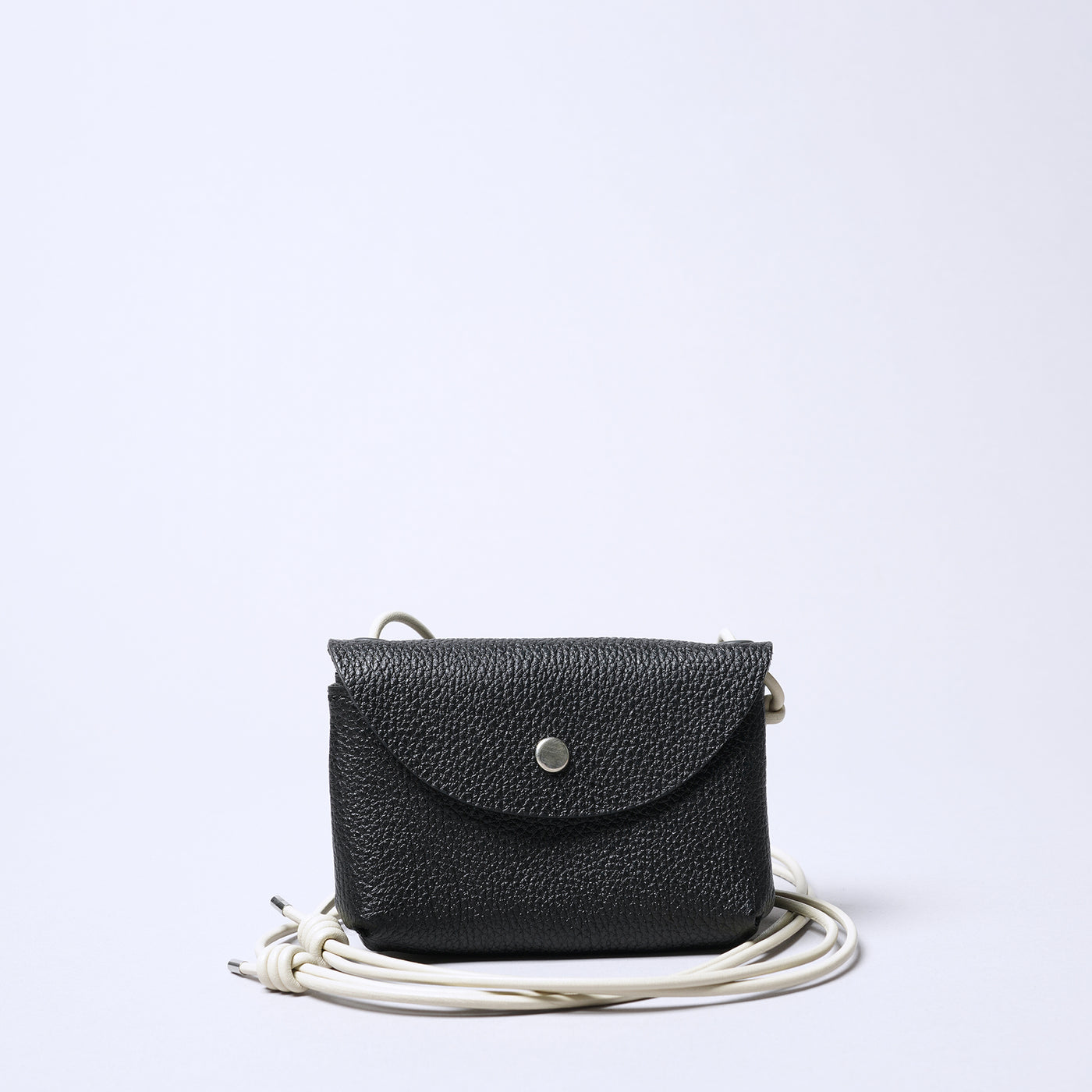 <SENTI FLATTER THE SENSES> Shrink Leather Neck Wallet / Ivory x Black