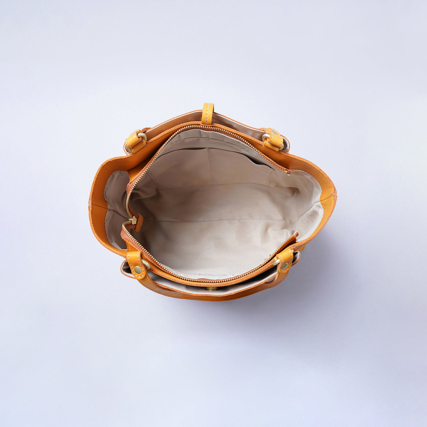 <kissora> Amare Tote Bag / Black