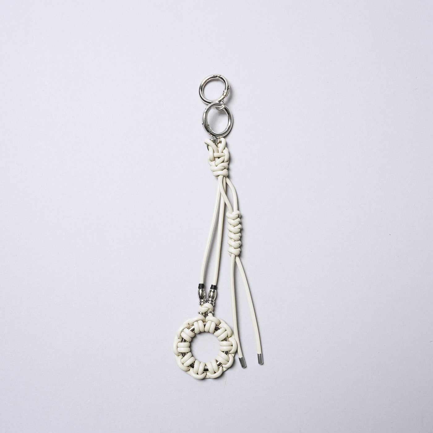 <SENTI FLATTER THE SENSES> Leather Blade Circle Key Strap / Black