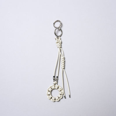 <SENTI FLATTER THE SENSES> Leather Blade Circle Key Strap / Black