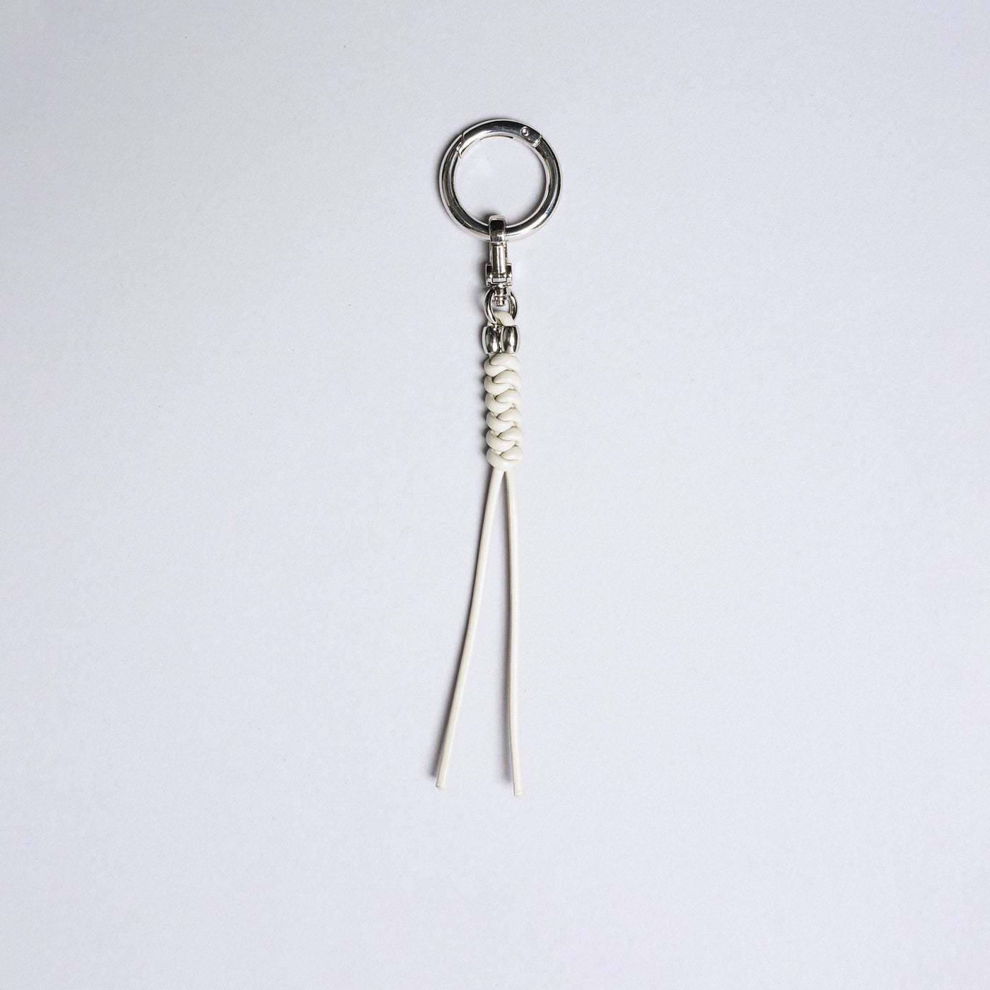 <SENTI FLATTER THE SENSES> Leather Blade Key Chain / Ivory