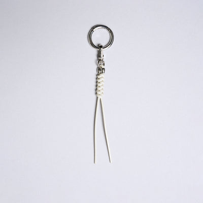 <SENTI FLATTER THE SENSES> Leather Blade Key Chain / Ivory