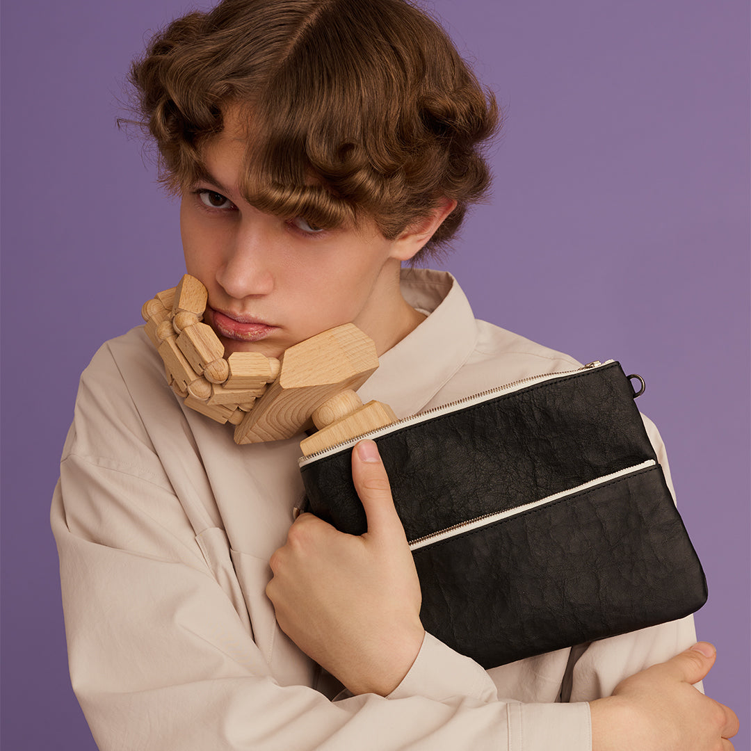 <SENTI FLATTER THE SENSES> Super Lightweight Dyneema Leather Double Zip Pouch LL / Black x Ivory