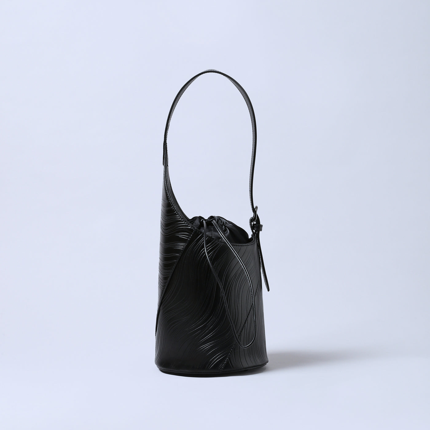 ＜ESTINE＞Noirism系列 皮革水桶包/黑色