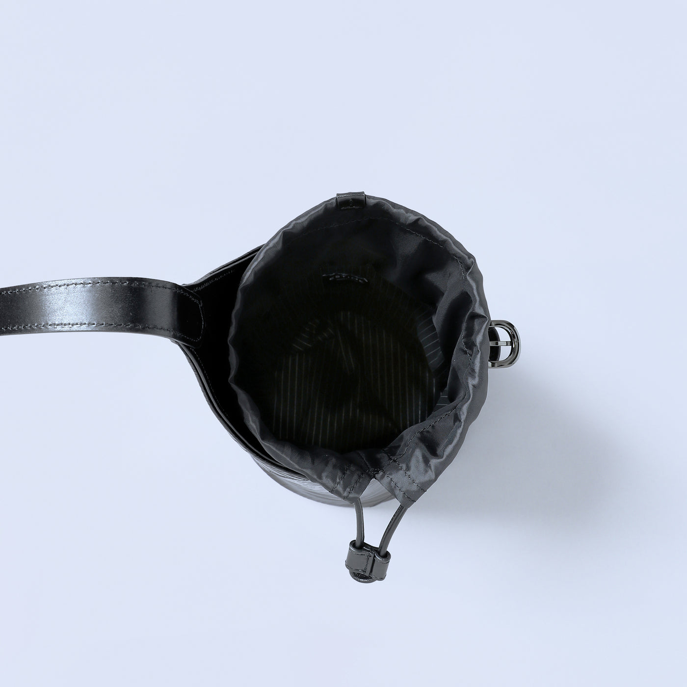 ＜ESTINE＞Noirism系列 皮革水桶包/黑色