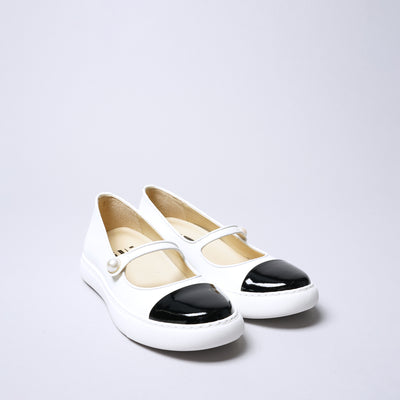 ＜IUI＞單扣帶球鞋/黑色×黑色