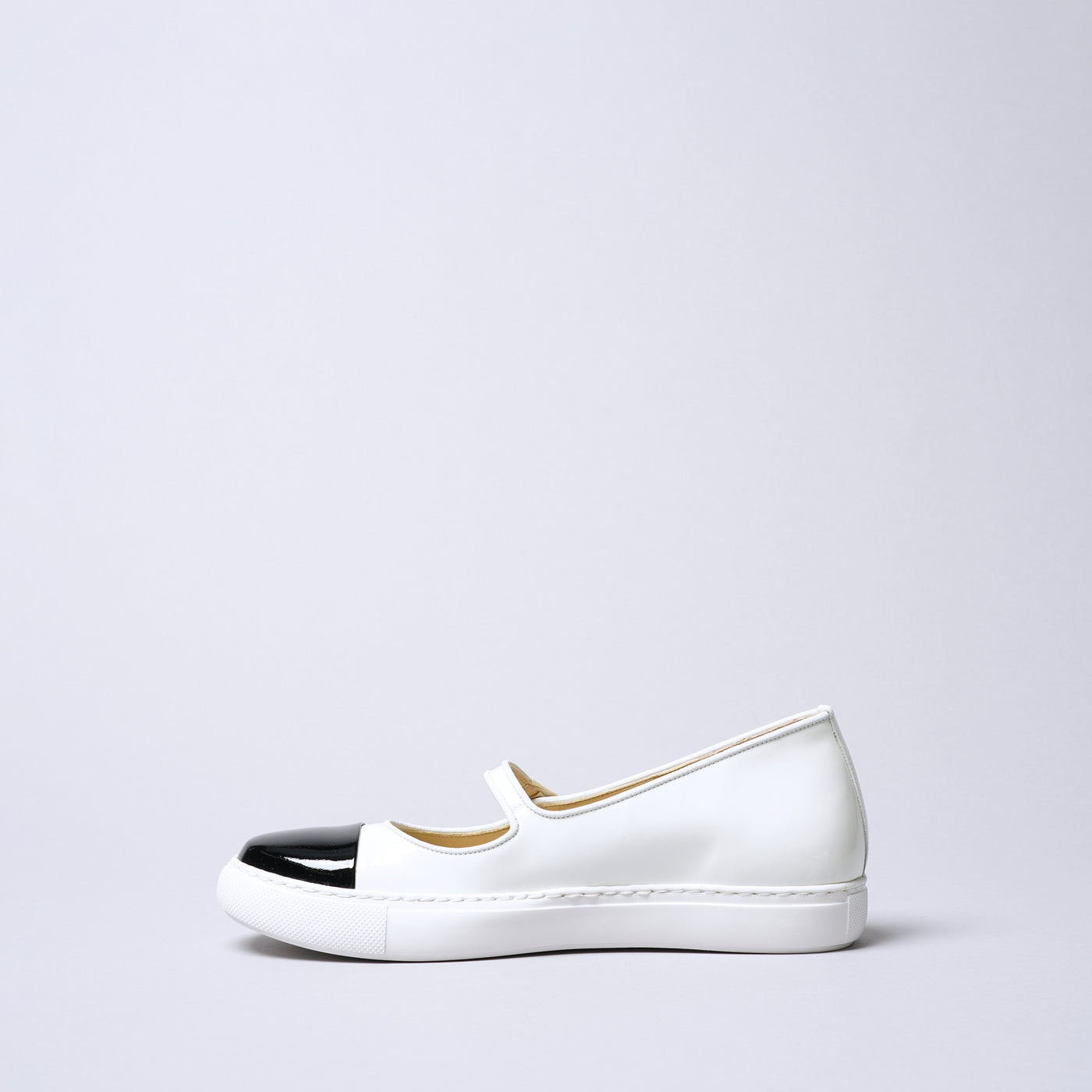 ＜IUI＞單扣帶球鞋/黑色×黑色