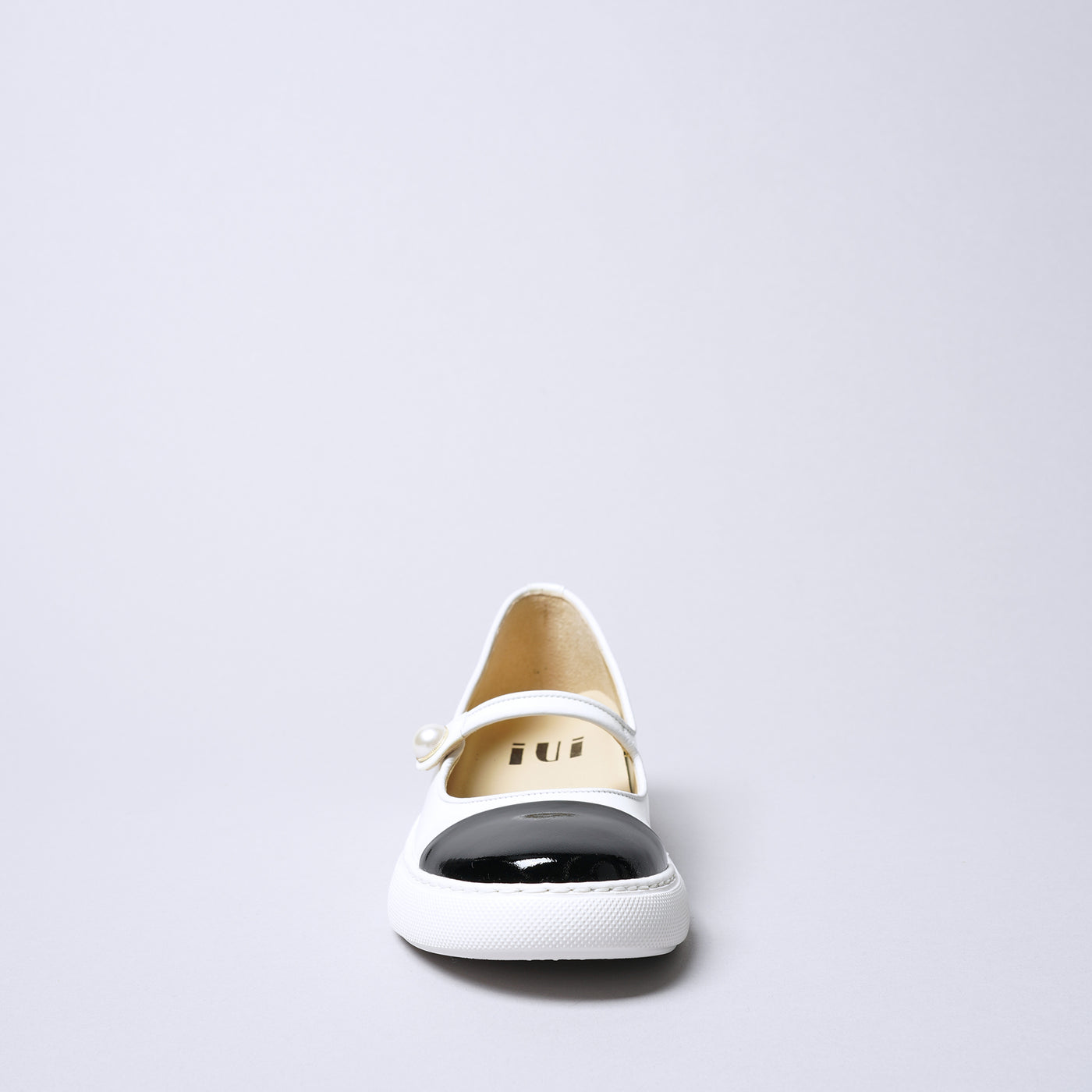 ＜IUI＞單扣帶球鞋/黑色×黑色