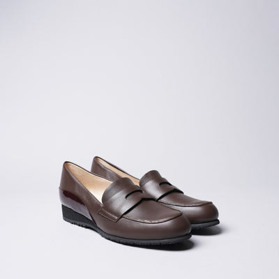 <IUI> Loafer / Navy x Black Enamel