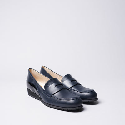 <IUI> Loafer / Navy x Black Enamel