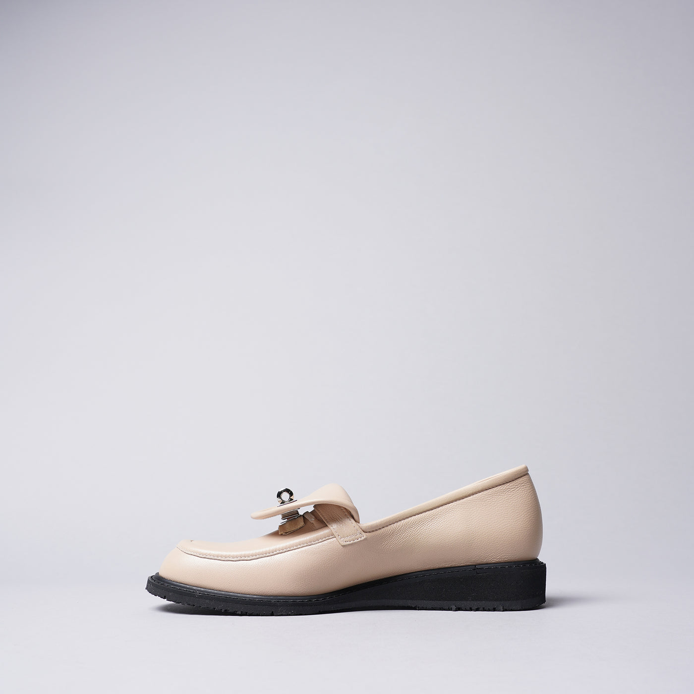 <IUI> Loafer with Buckle Detail / Black