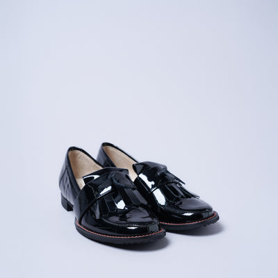 ＜クツネ＞LOAFER/黒エナメル(ブラック)