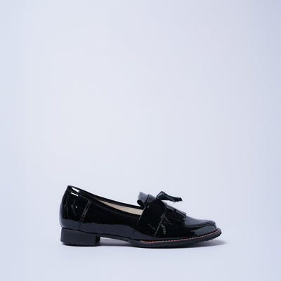 ＜クツネ＞LOAFER/黒エナメル(ブラック)