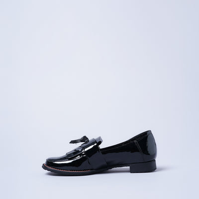 ＜クツネ＞LOAFER/黒エナメル(ブラック)