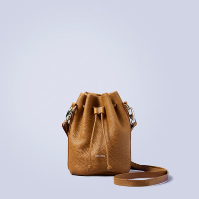 ＜LEZALI＞壓花迷你抽繩肩背包/天藍色