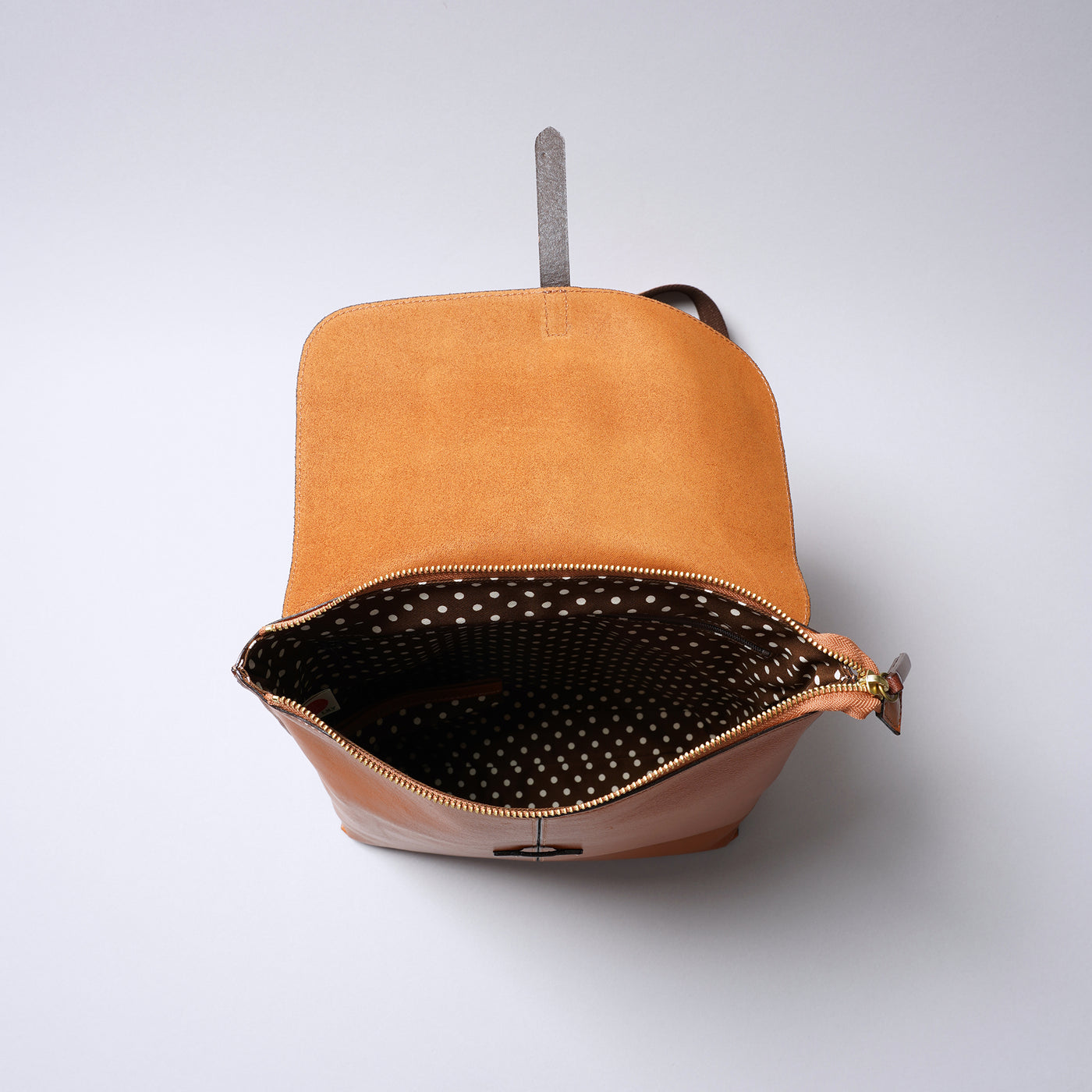 ＜Laisser Faire＞Search 搭配植鞣革 後背包/駱駝色