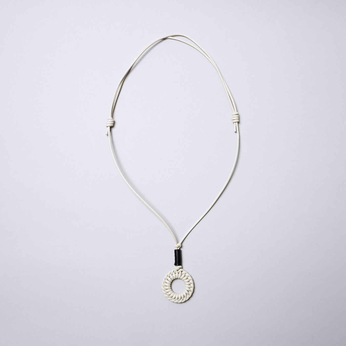 <SENTI FLATTER THE SENSES> Leather Blade Circle Long Necklace / Black