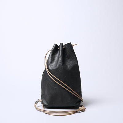 <SENTI FLATTER THE SENSES> Super Lightweight Dyneema Leather Drawstring Bag L  / Black