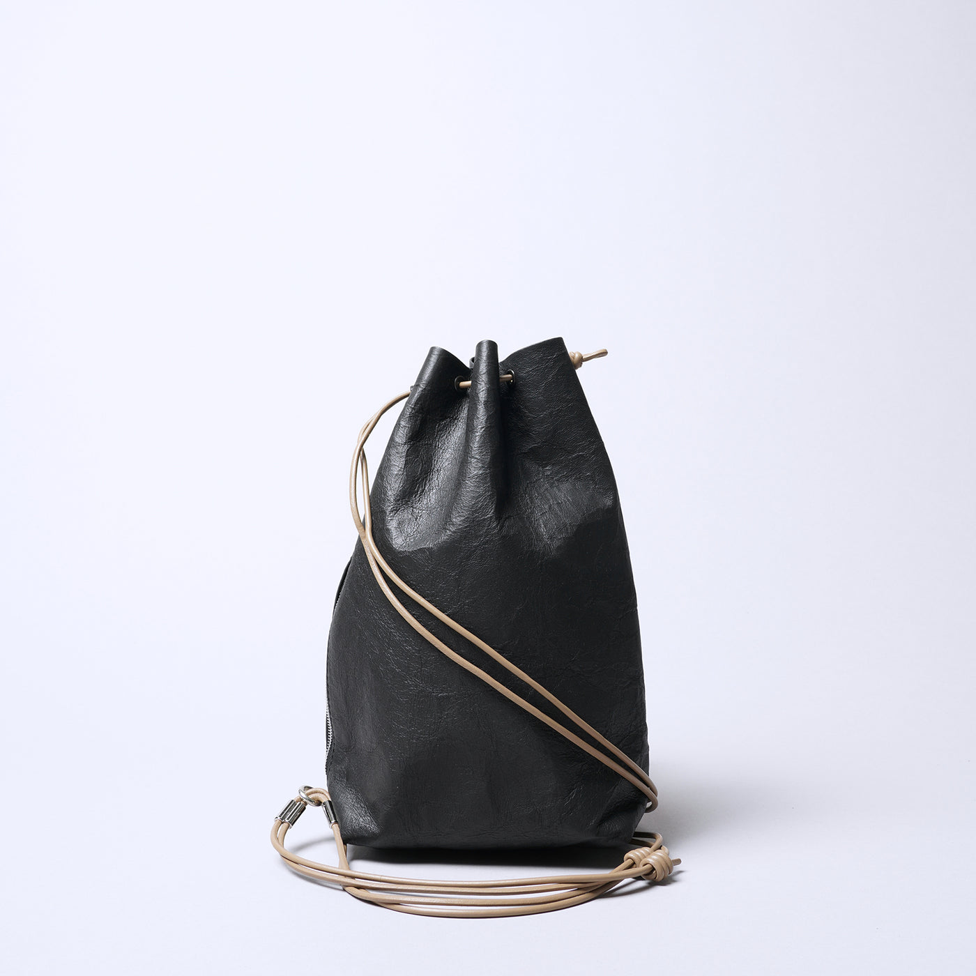 <SENTI FLATTER THE SENSES> Super Lightweight Dyneema Leather Drawstring Bag L  / Black x Camel