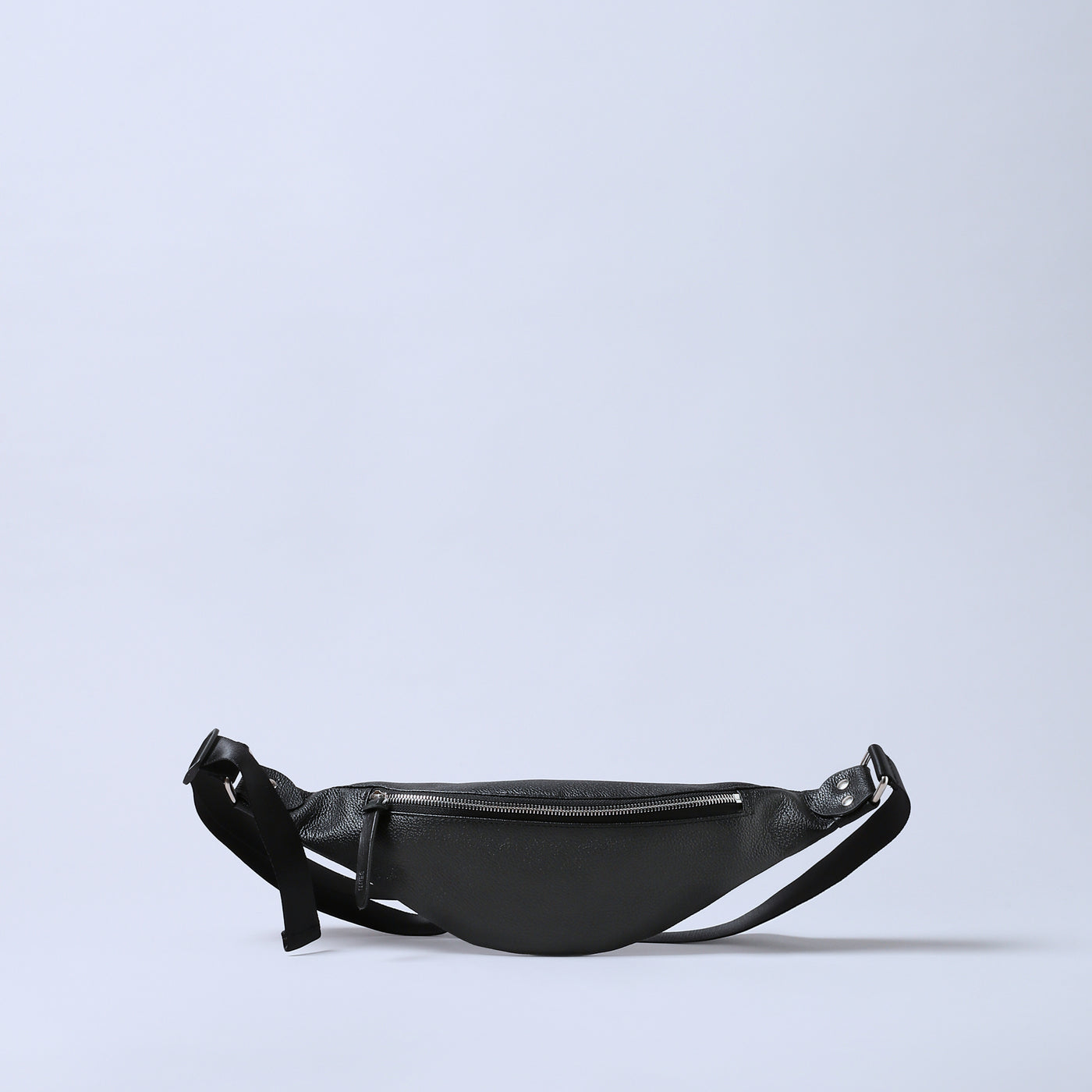 <SENTI FLATTER THE SENSES> Shrink Leather Neck Wallet Flat Body Bag / Black