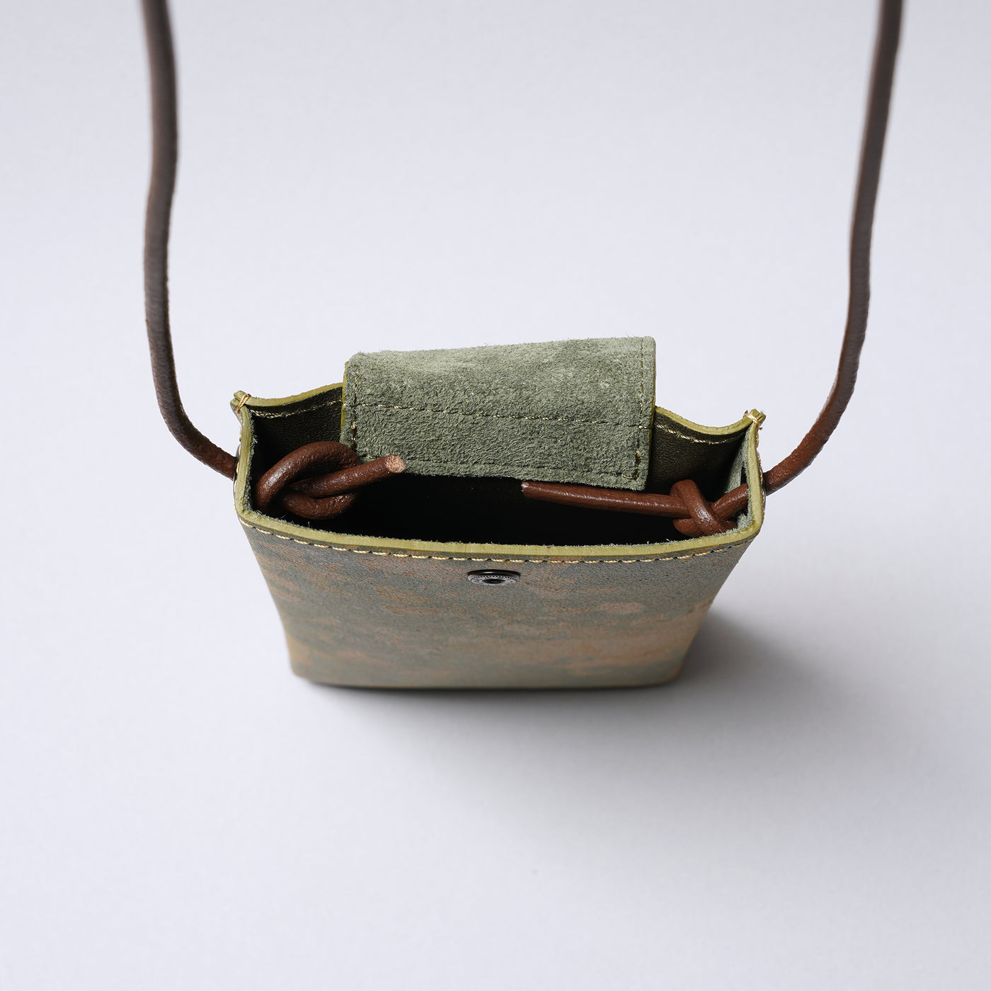 ＜ケウ＞スキニーケース S（7.5inch）/赤銅錆