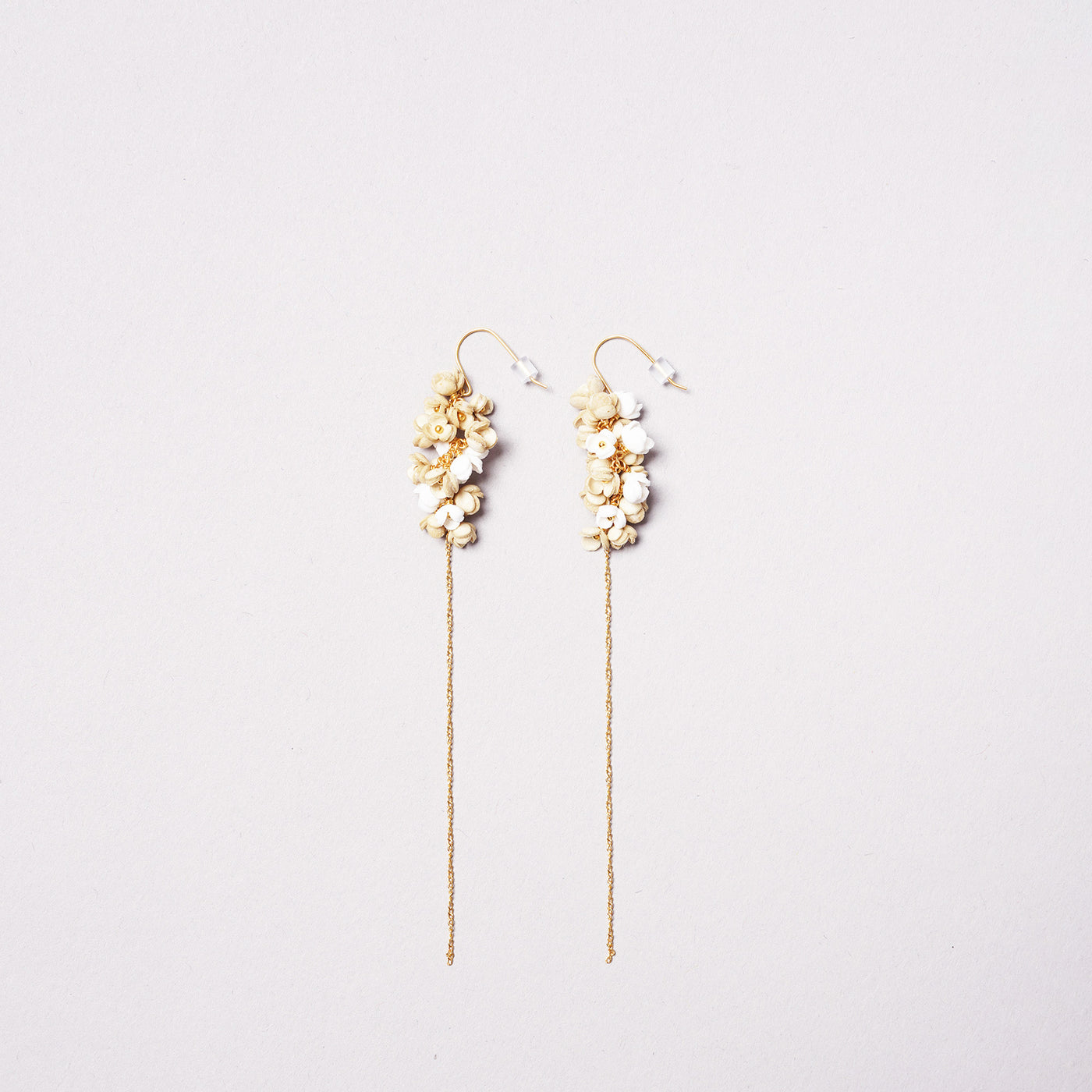 <Serue>Kasumi Pierced Earrings / White &amp; Beige