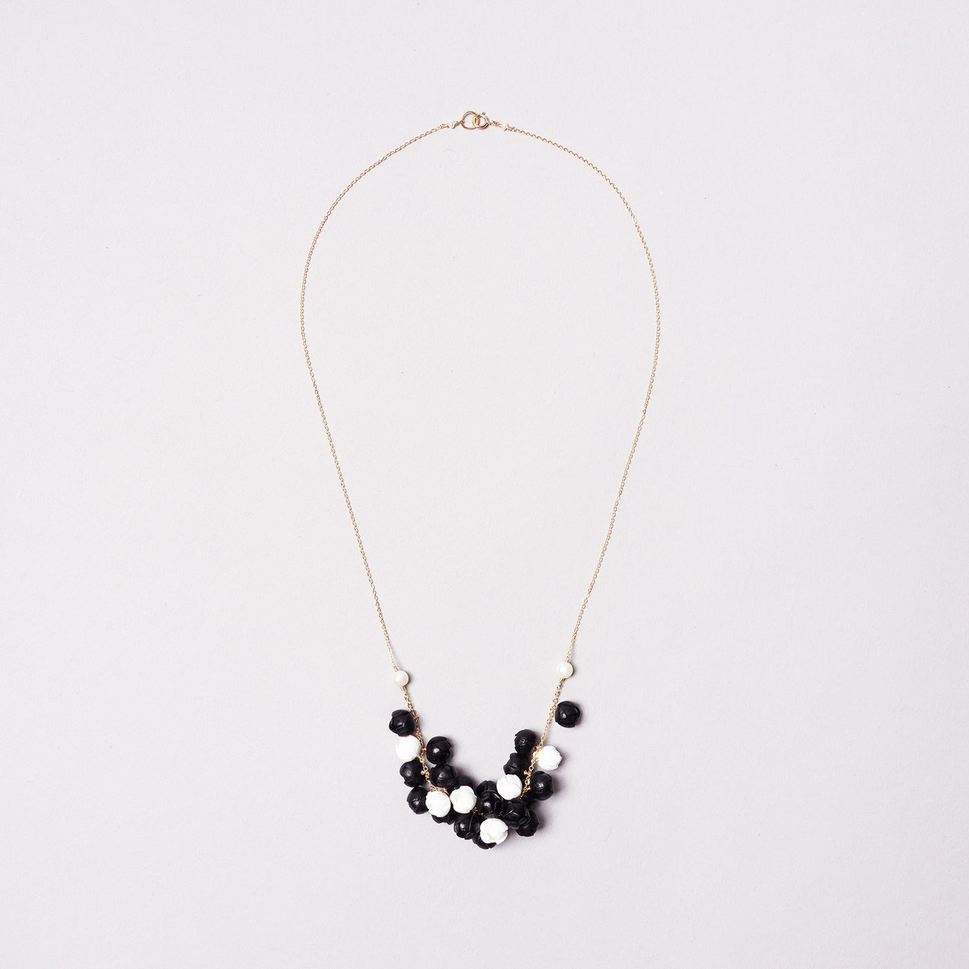 <Selieu>Minori Fusa necklace, white and black