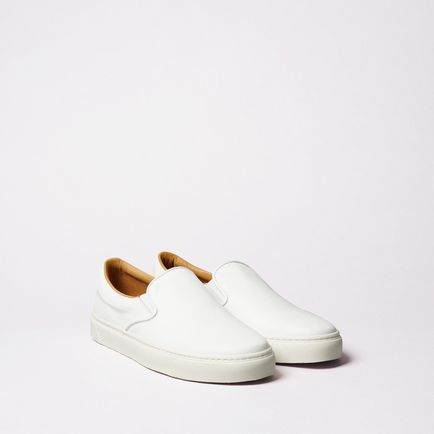 <TOSS> Lance Lance Slip-on Leather Sneaker / White