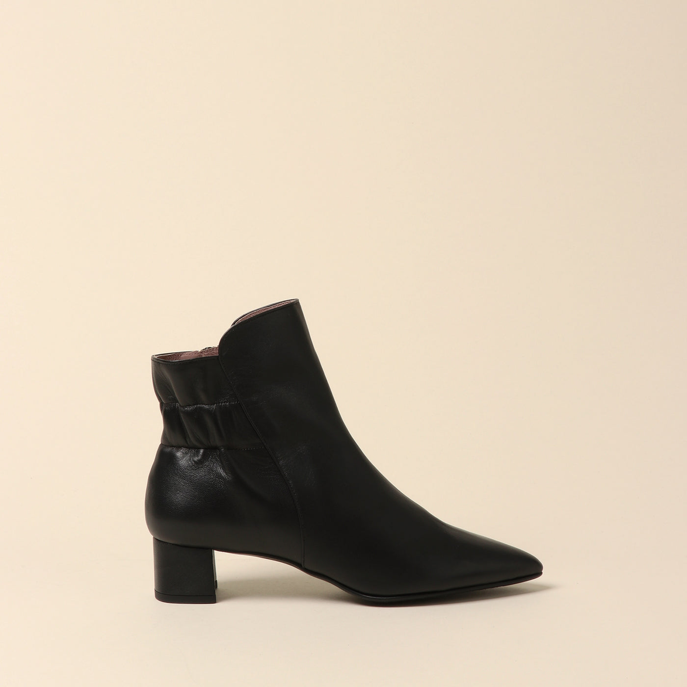 <Madras> Soft conscious ankle gathering short boots/black
